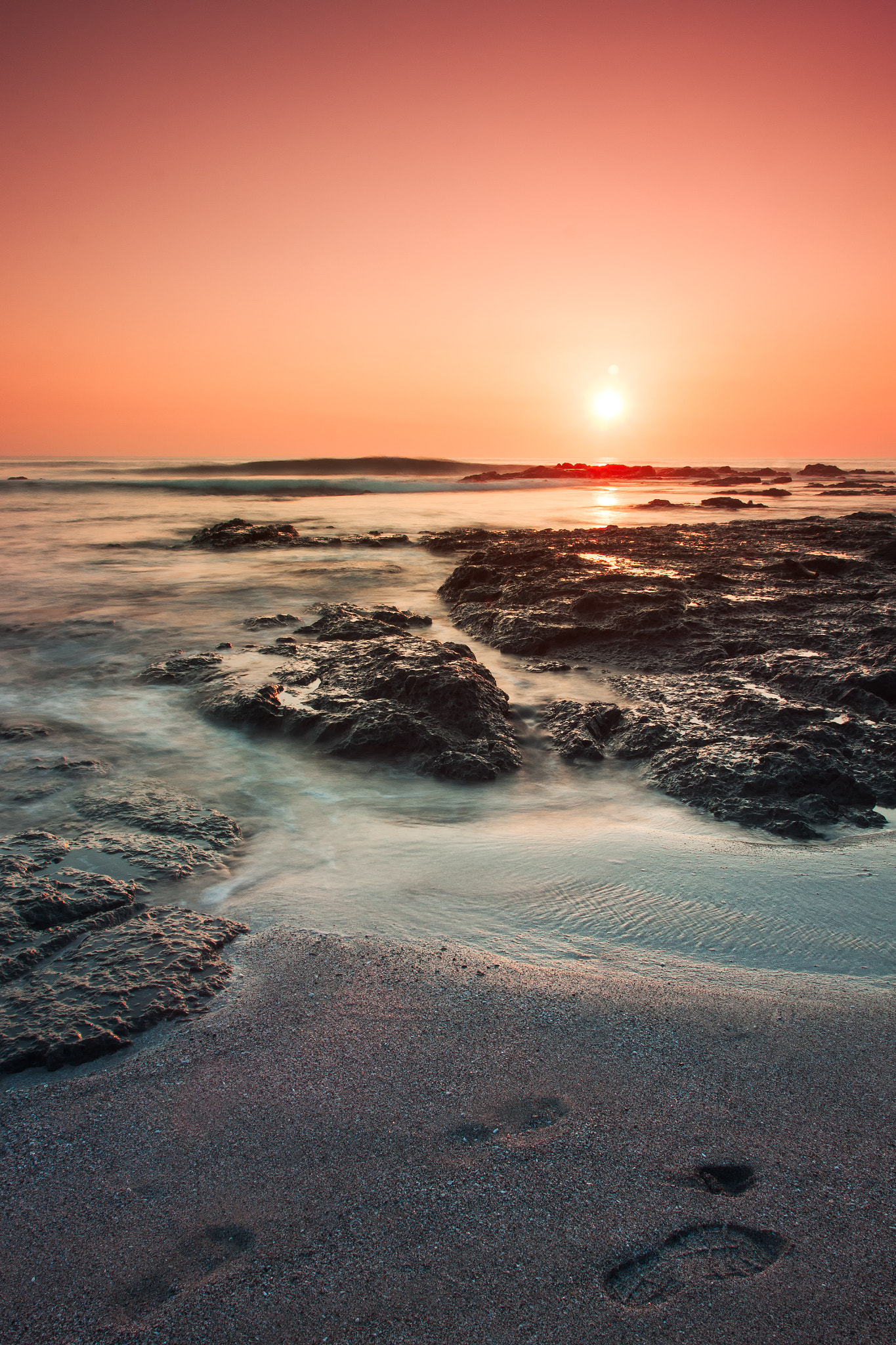 Canon EOS 500D (EOS Rebel T1i / EOS Kiss X3) sample photo. Footprints at sunset photography