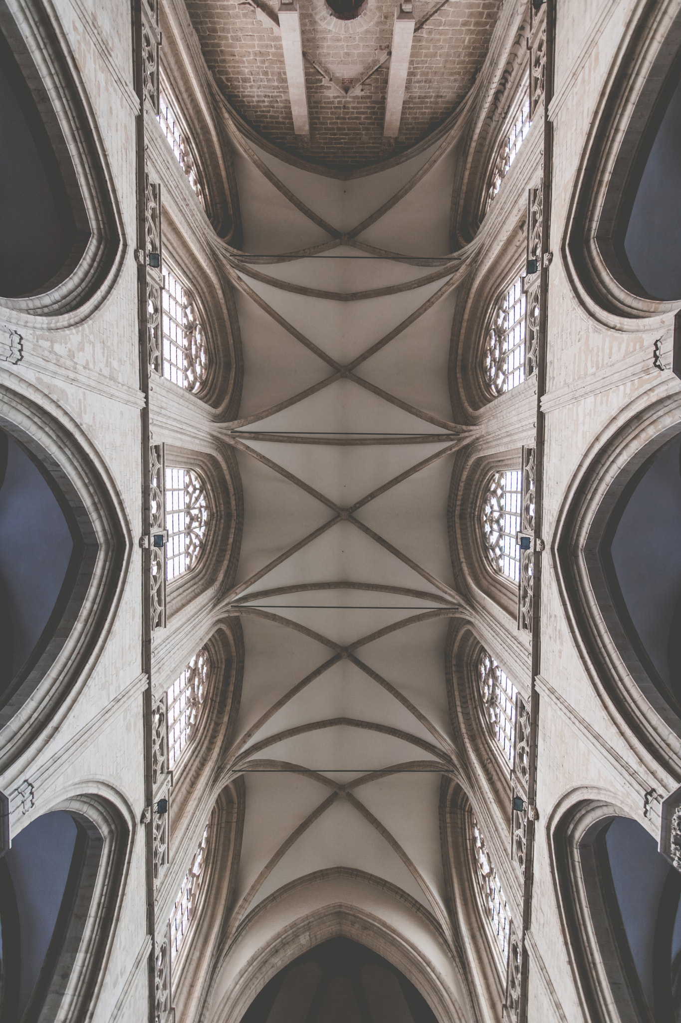 Canon EOS 750D (EOS Rebel T6i / EOS Kiss X8i) sample photo. Church ceiling photography