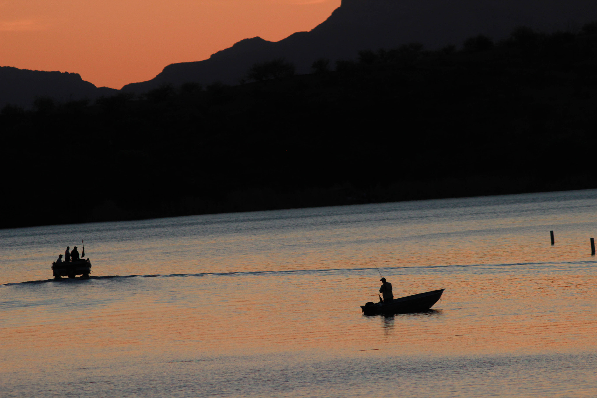 Canon EOS 600D (Rebel EOS T3i / EOS Kiss X5) + Canon EF 300mm F4L IS USM sample photo. Sunset boating photography