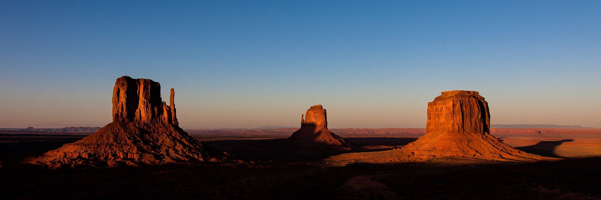 Canon EF-S 17-55mm F2.8 IS USM sample photo. Monument valley sunrise photography