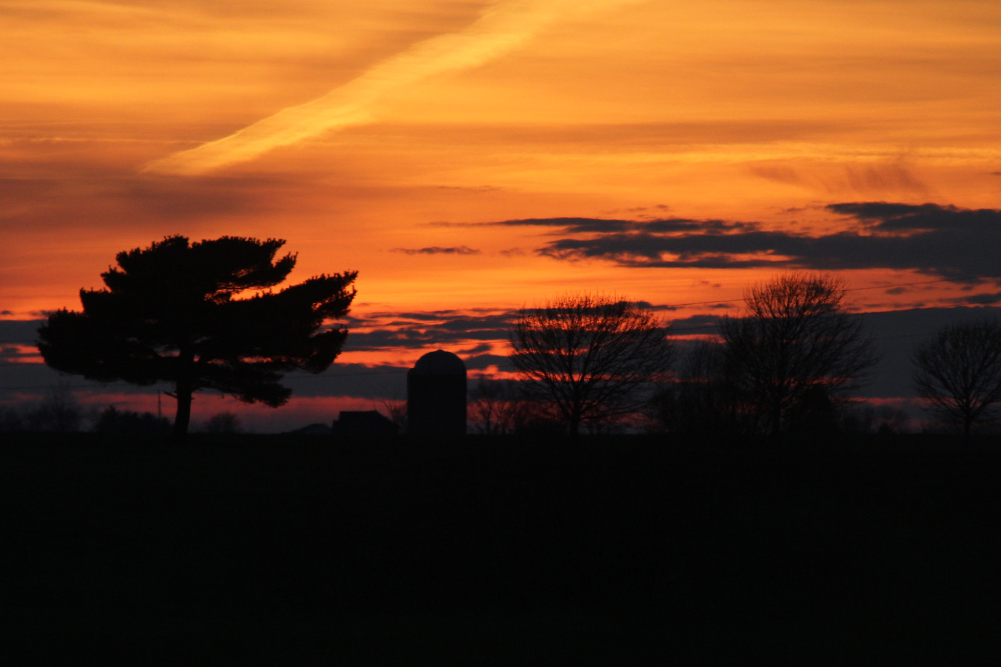 Canon EOS 550D (EOS Rebel T2i / EOS Kiss X4) + Canon EF 70-300mm F4-5.6 IS USM sample photo. Country sunset photography