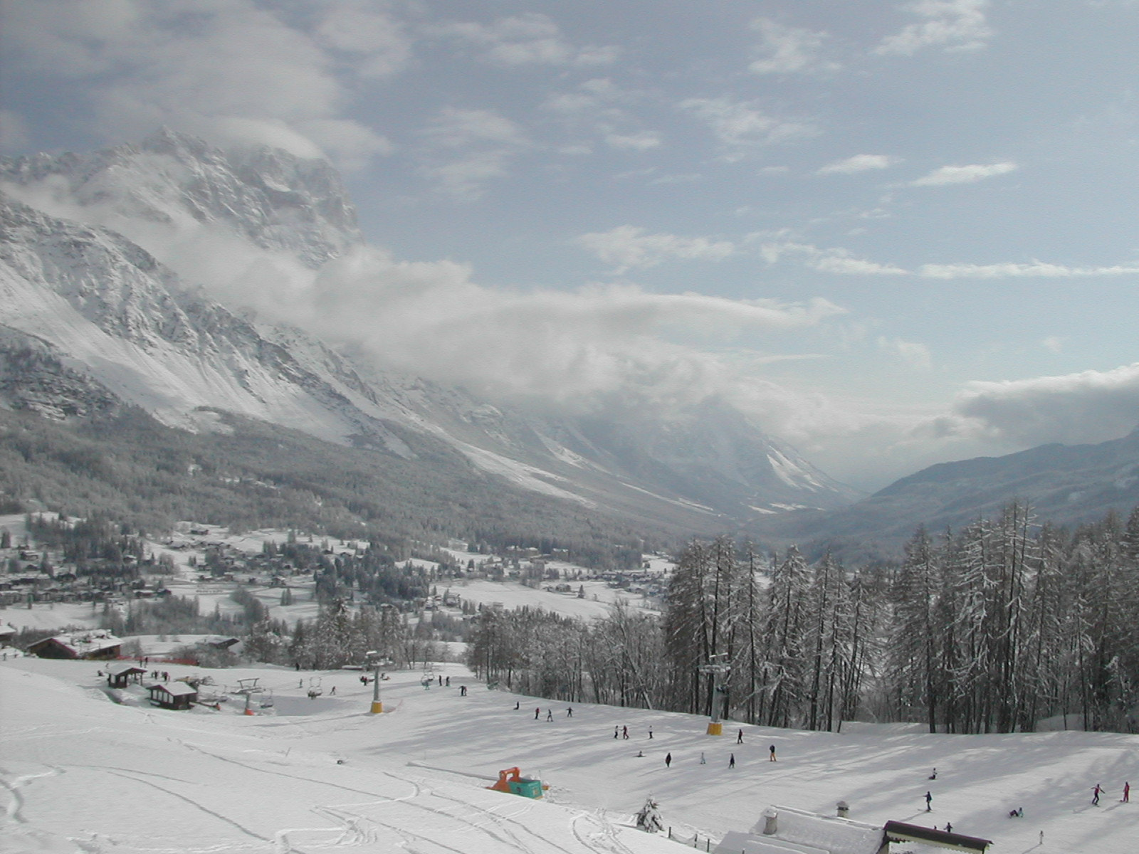 Nikon E775 sample photo. Cortina d'ampezzo, italy  -skiing in the  alps photography