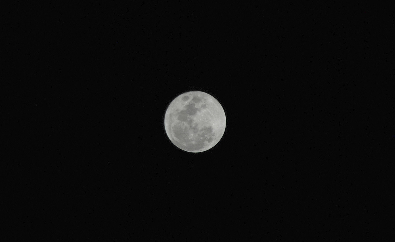 Nikon D80 + Sigma 28-200mm F3.5-5.6 Compact Aspherical Hyperzoom Macro sample photo. New moon photography