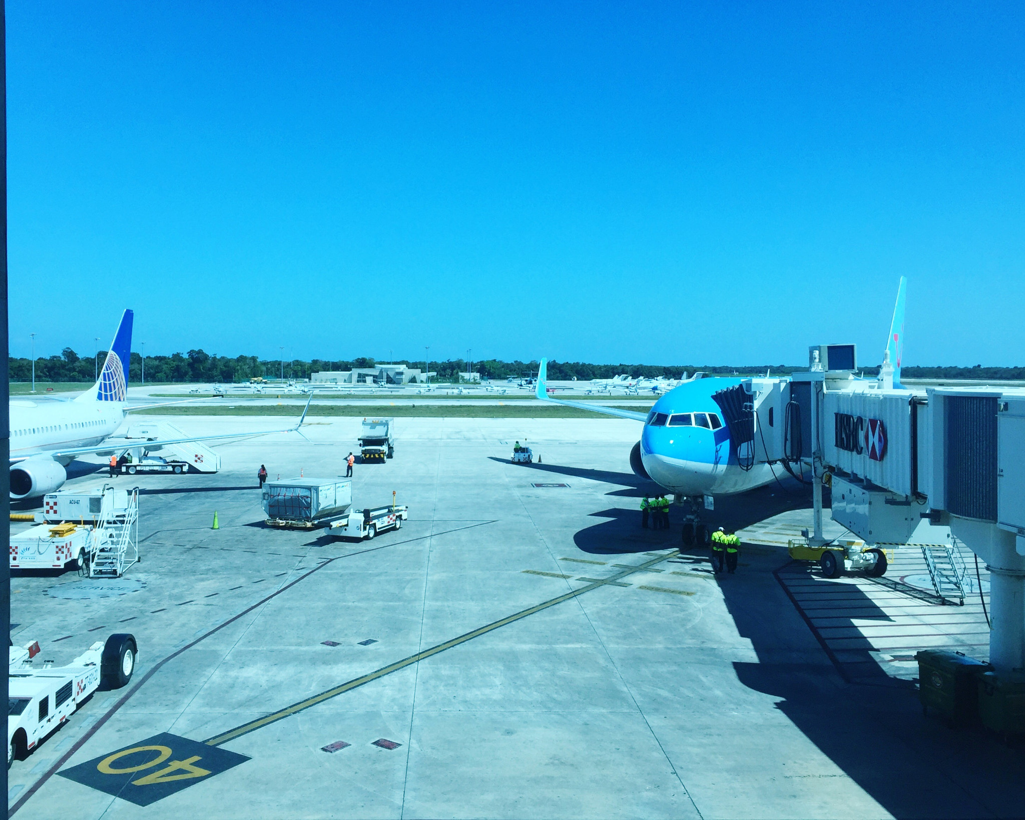 Apple iPhone 6+ sample photo. Airport at aeropuerto internacional de cancún (cun) photography