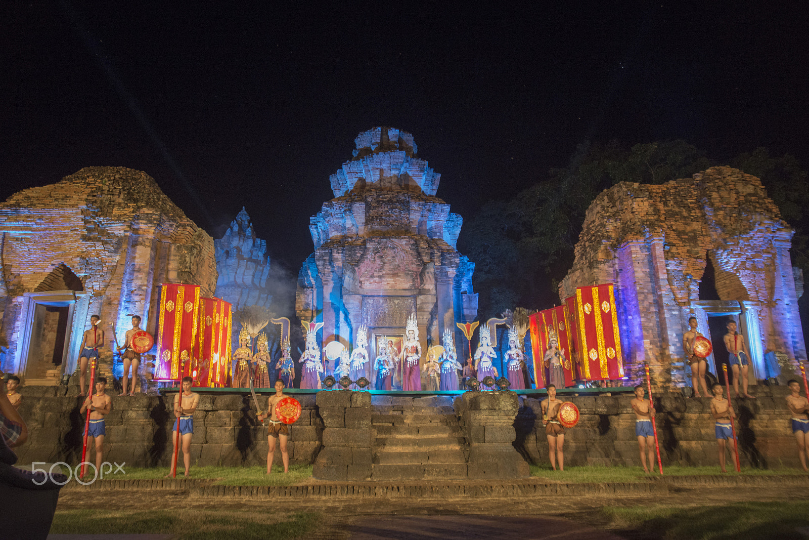 Sigma 17-35mm F2.8-4 EX DG  Aspherical HSM sample photo. Thailand isan surin sikhoraphum temple photography