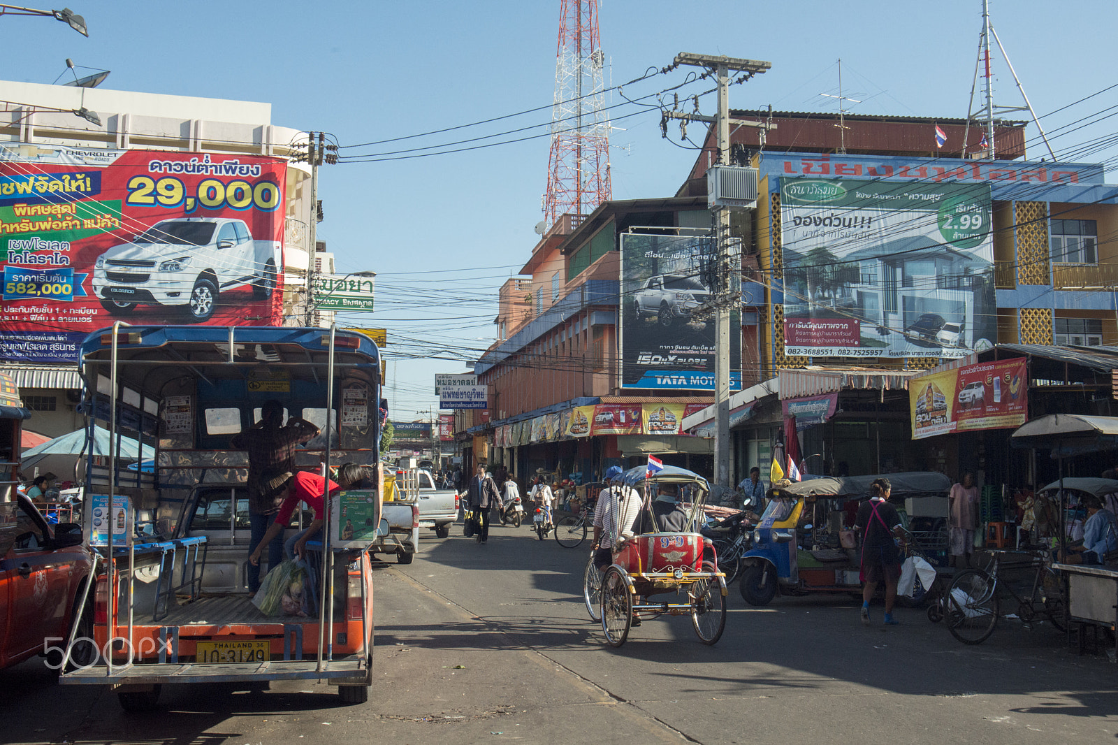 Sigma 17-35mm F2.8-4 EX DG  Aspherical HSM sample photo. Thailand isan surin clock tower photography