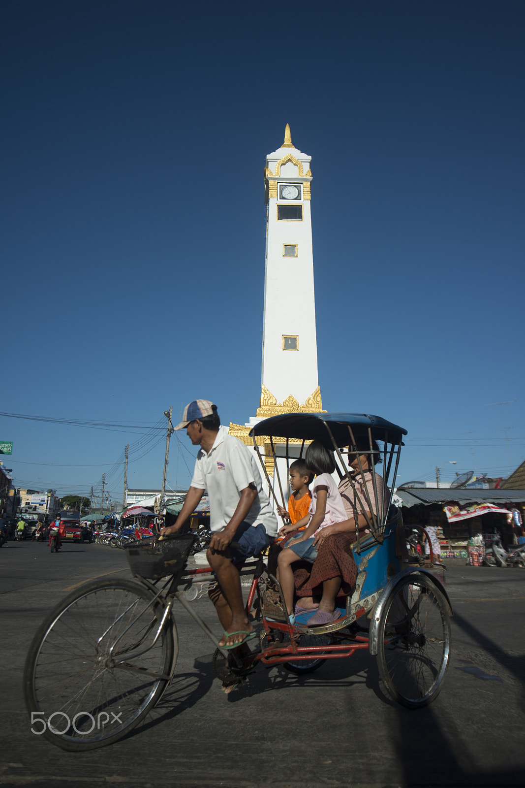 Sigma 17-35mm F2.8-4 EX DG  Aspherical HSM sample photo. Thailand isan surin clock tower photography