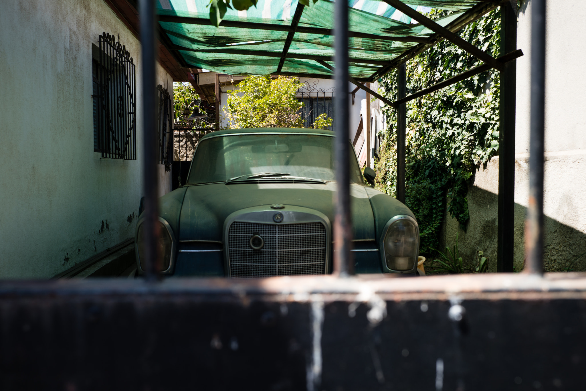 E 35mm F2 sample photo. Hidden gem photography