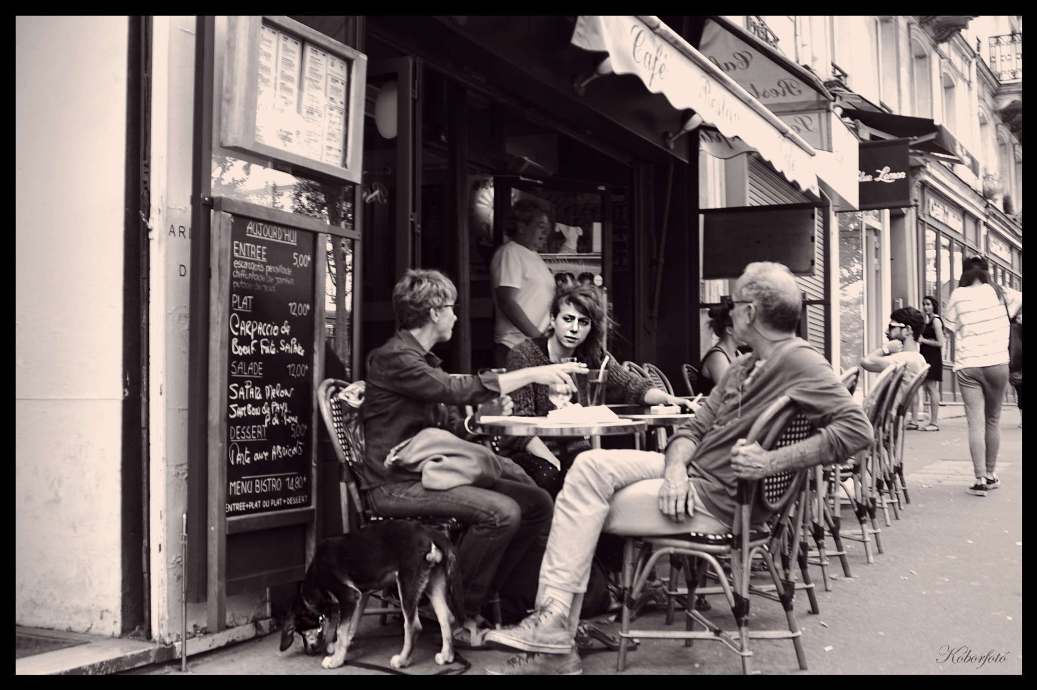 Pentax K100D + smc PENTAX-FA 28-80mm F3.5-5.6 AL sample photo. Paris street life photography