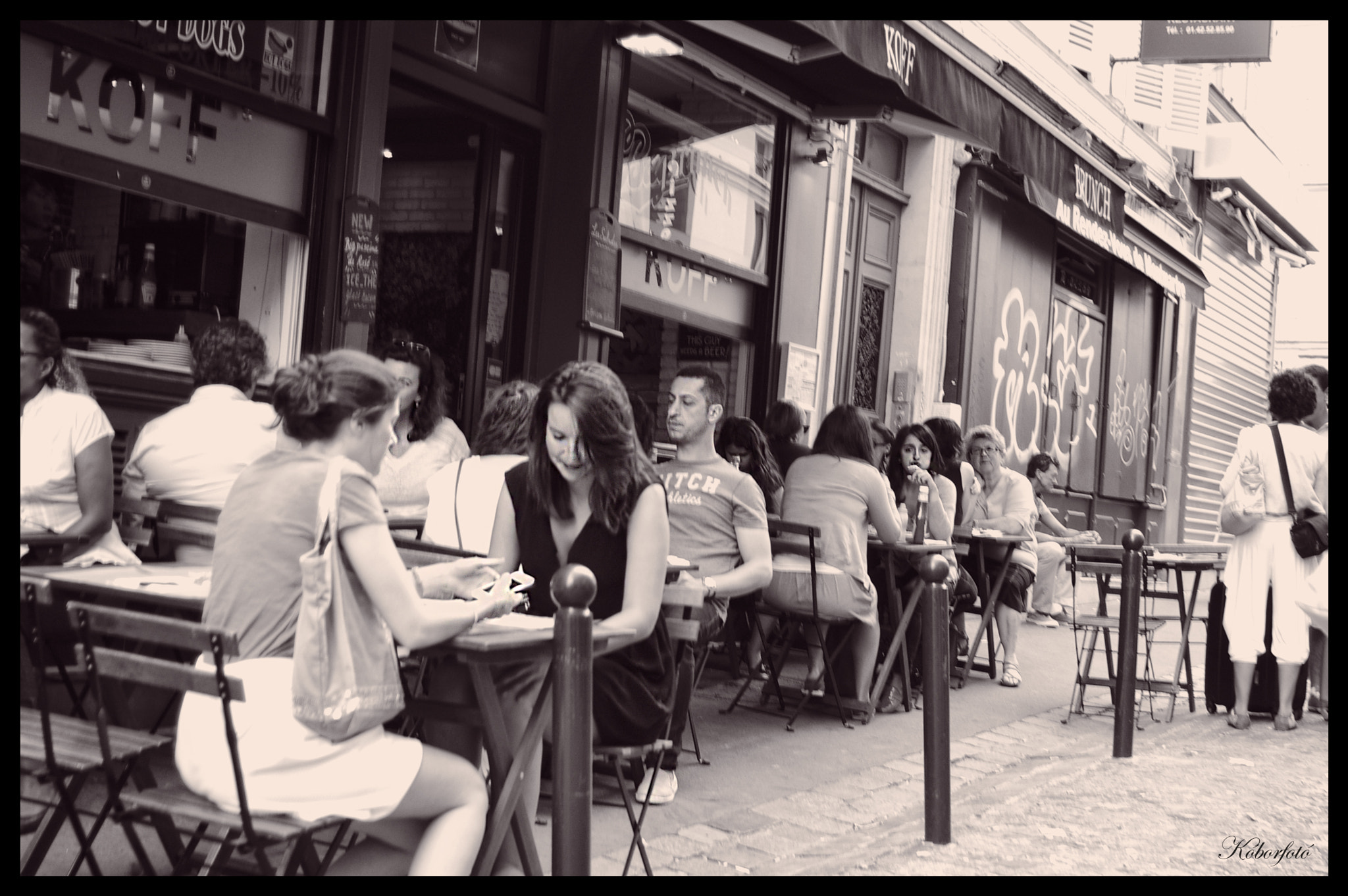 Pentax K100D + smc PENTAX-FA 28-80mm F3.5-5.6 AL sample photo. Paris street coffe photography