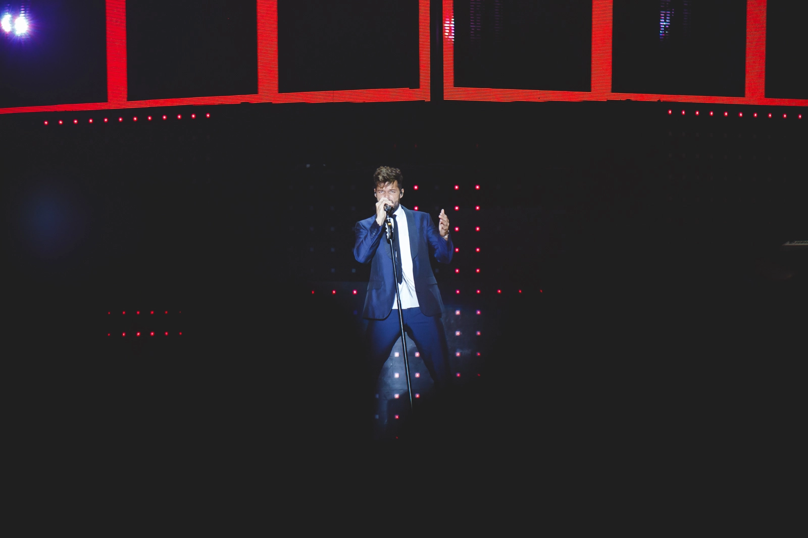 Sigma 70-200mm F2.8 EX DG OS HSM sample photo. Ricky martin | one world tour | tucumán | argentin photography