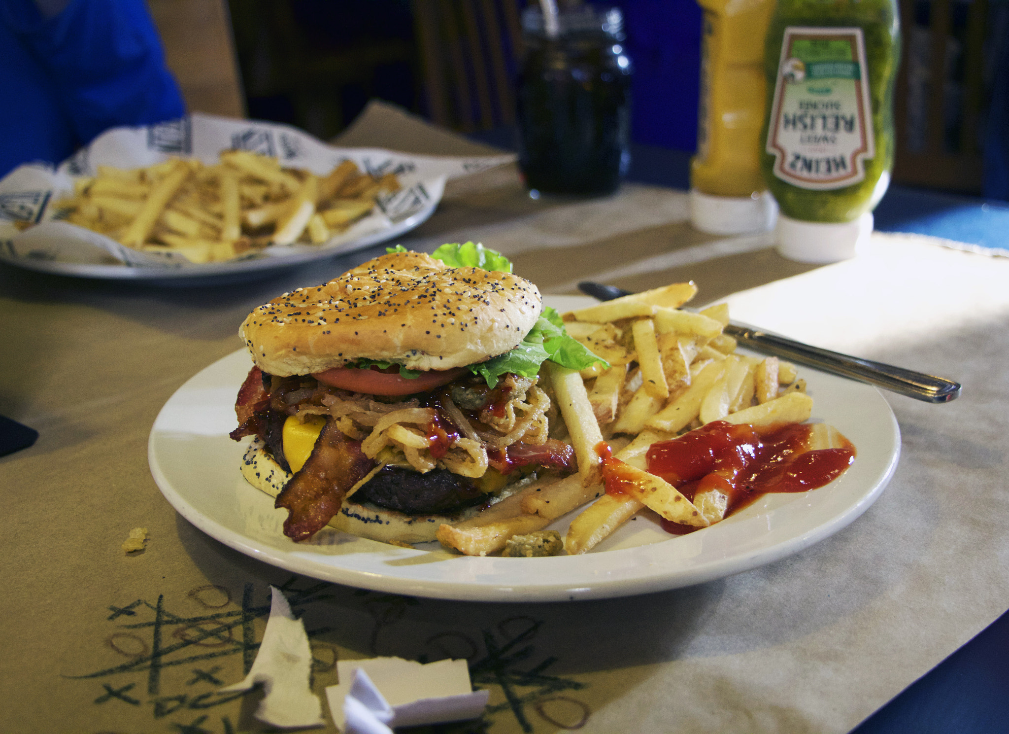 Canon EF-S 18-135mm F3.5-5.6 IS STM sample photo. Burger meal photography