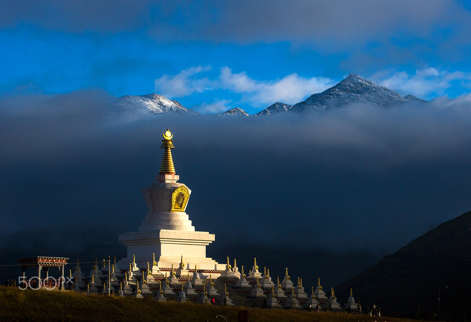 Canon EF 100-400mm F4.5-5.6L IS USM sample photo. Sunshine pagoda photography