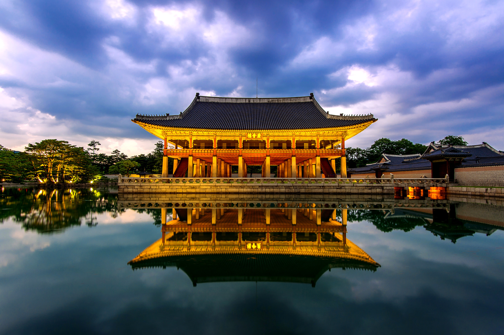 Nikon D4S sample photo. Gyeongbokgung palace at night in seoul,korea. photography