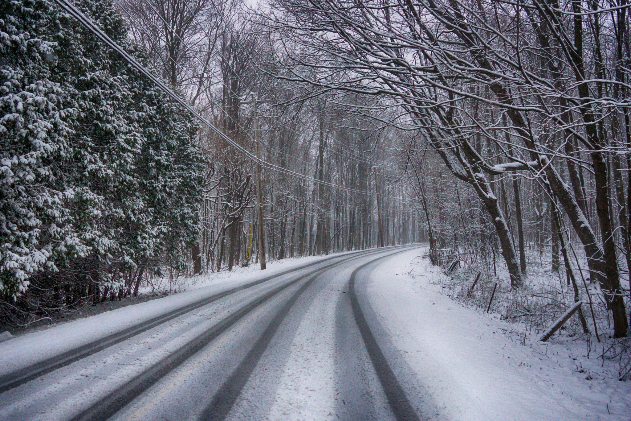 Sony a6000 + Sony FE 24-240mm F3.5-6.3 OSS sample photo. Snowland road photography