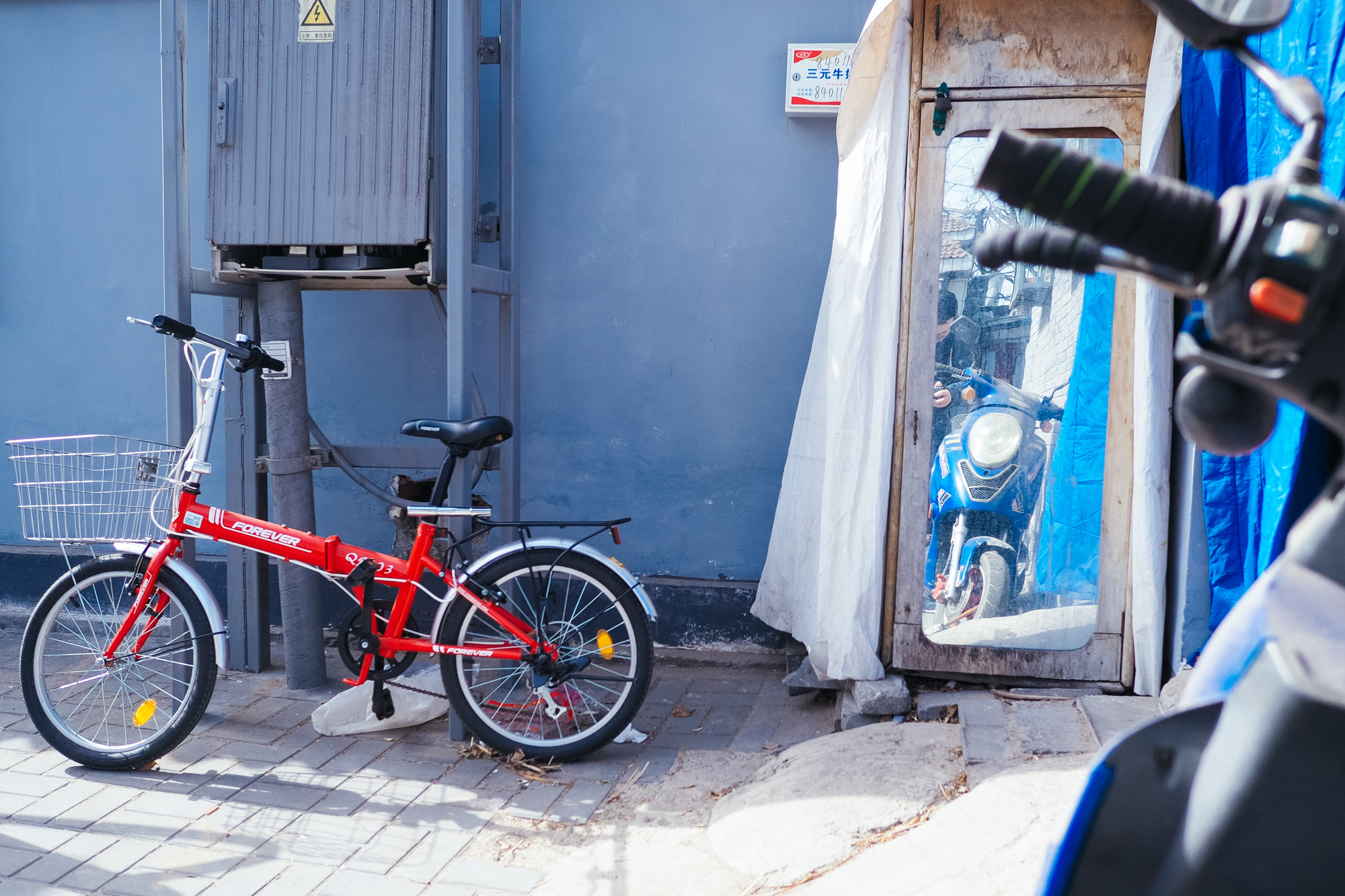 Olympus OM-D E-M10 + LEICA DG SUMMILUX 15/F1.7 sample photo. Streets in beijing photography