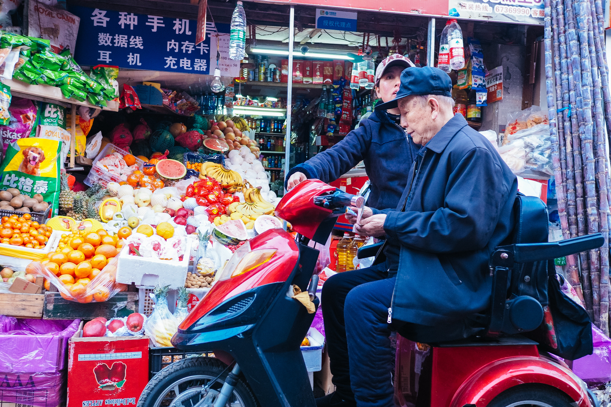 Olympus OM-D E-M10 + LEICA DG SUMMILUX 15/F1.7 sample photo. Streets in beijing photography