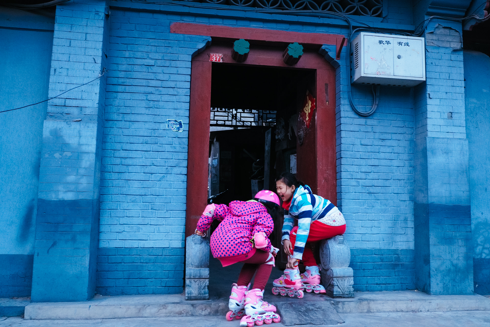 Olympus OM-D E-M10 + LEICA DG SUMMILUX 15/F1.7 sample photo. Streets in beijing photography