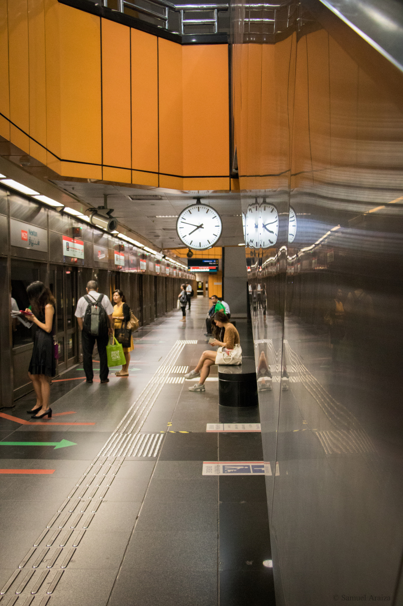 Canon EF-S 18-135mm F3.5-5.6 IS STM sample photo. Subway, singapore photography