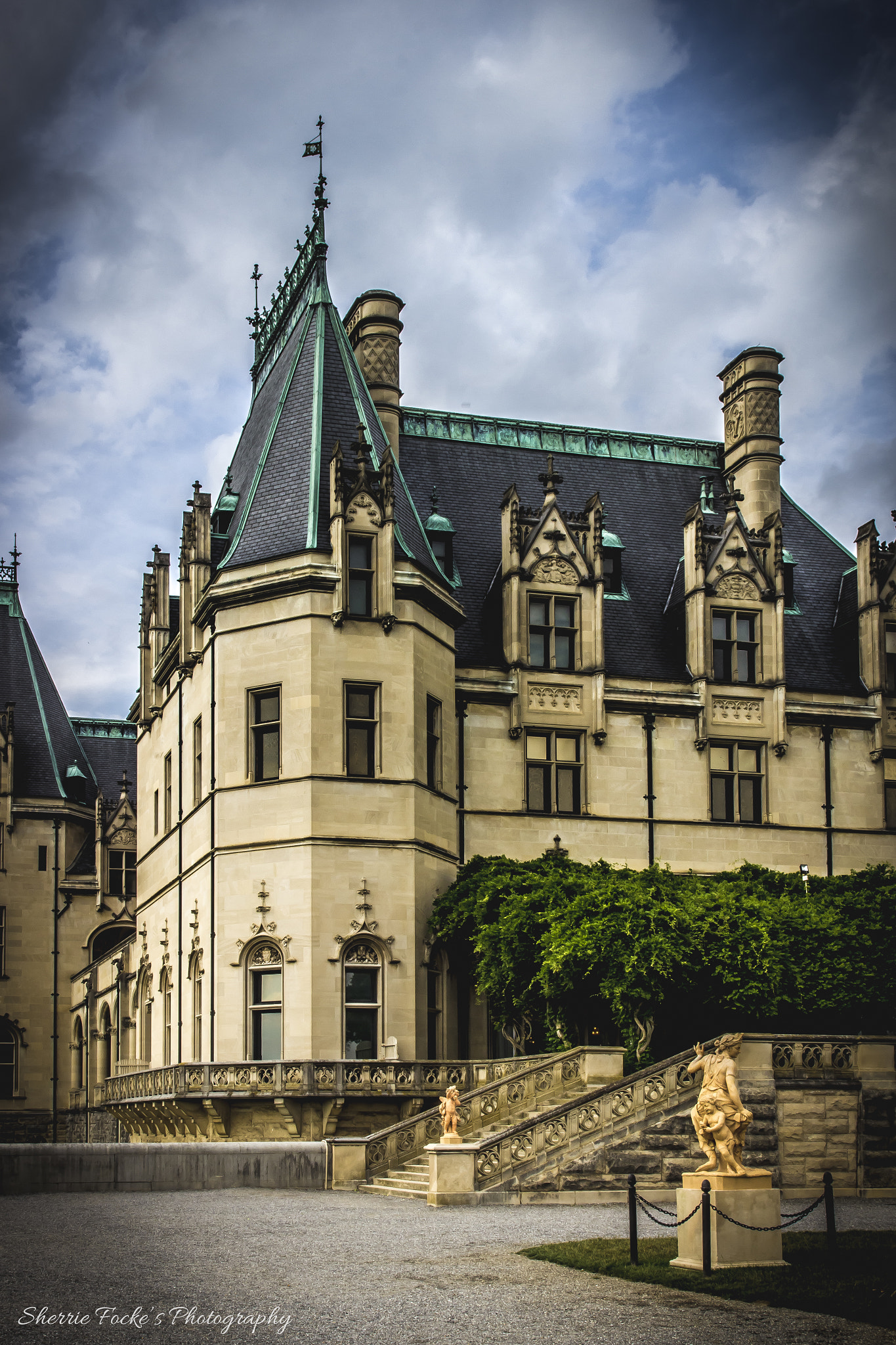 Canon EF 24-70mm F2.8L II USM sample photo. Biltmore estate terrace side photography