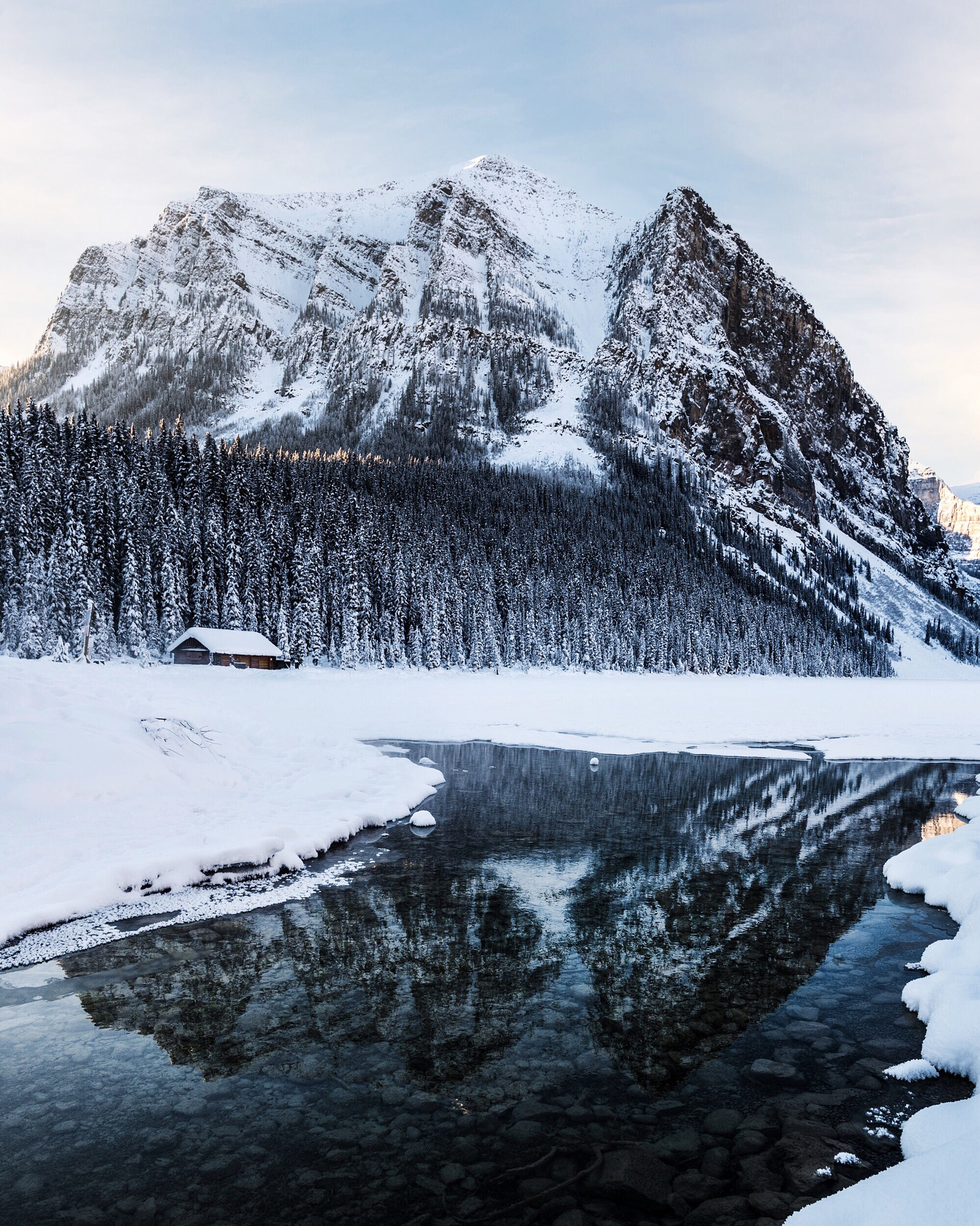 Nikon D4 + Nikon AF-S Nikkor 20mm F1.8G ED sample photo. Lake louise. banff. alberta. photography