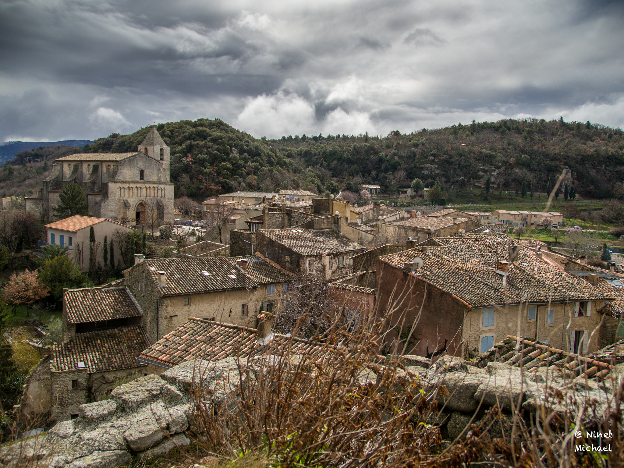 Olympus OM-D E-M10 + Tamron 14-150mm F3.5-5.8 Di III sample photo. Saignon photography