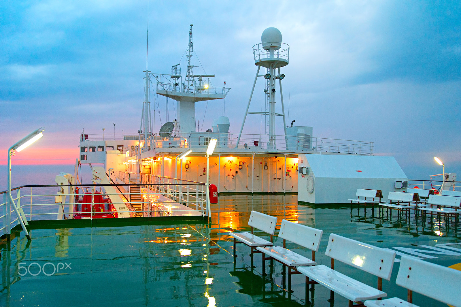 AF Zoom-Nikkor 28-80mm f/3.3-5.6G sample photo. Ship deck in the rain photography