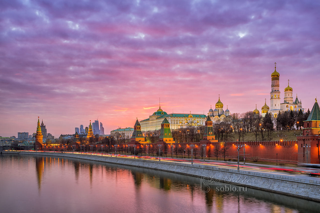 Sony a7R + Canon EF 17-40mm F4L USM sample photo. Red sunset over the moscow kremlin / Красный закат photography