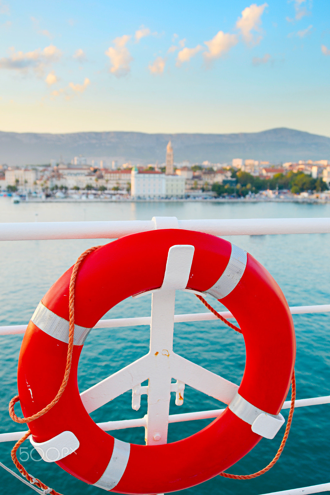 AF Zoom-Nikkor 28-80mm f/3.3-5.6G sample photo. Safe cruise background photography