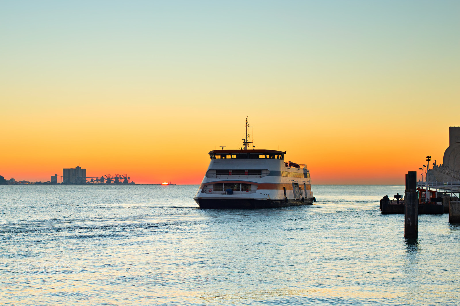 Nikon Df + Nikon AF Nikkor 50mm F1.4D sample photo. Lisbon ferry boat, portugal photography