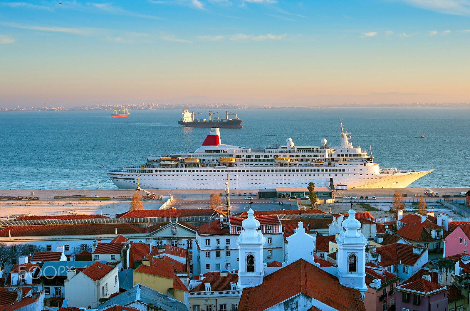 Nikon Df + Nikon AF Nikkor 50mm F1.4D sample photo. Lisbon harbor, portugal photography