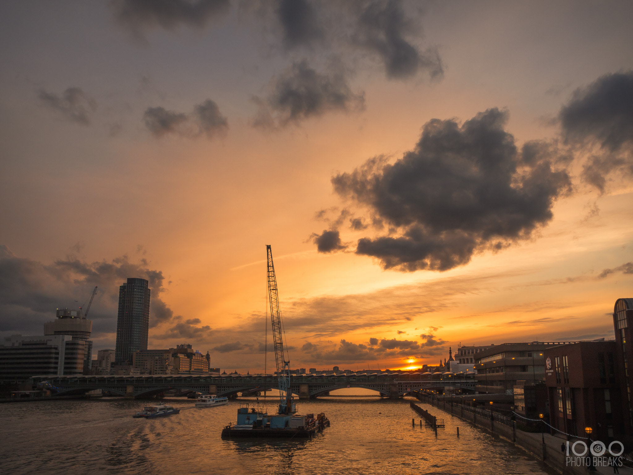 Olympus OM-D E-M10 II + OLYMPUS M.12mm F2.0 sample photo. Glowing london thames photography