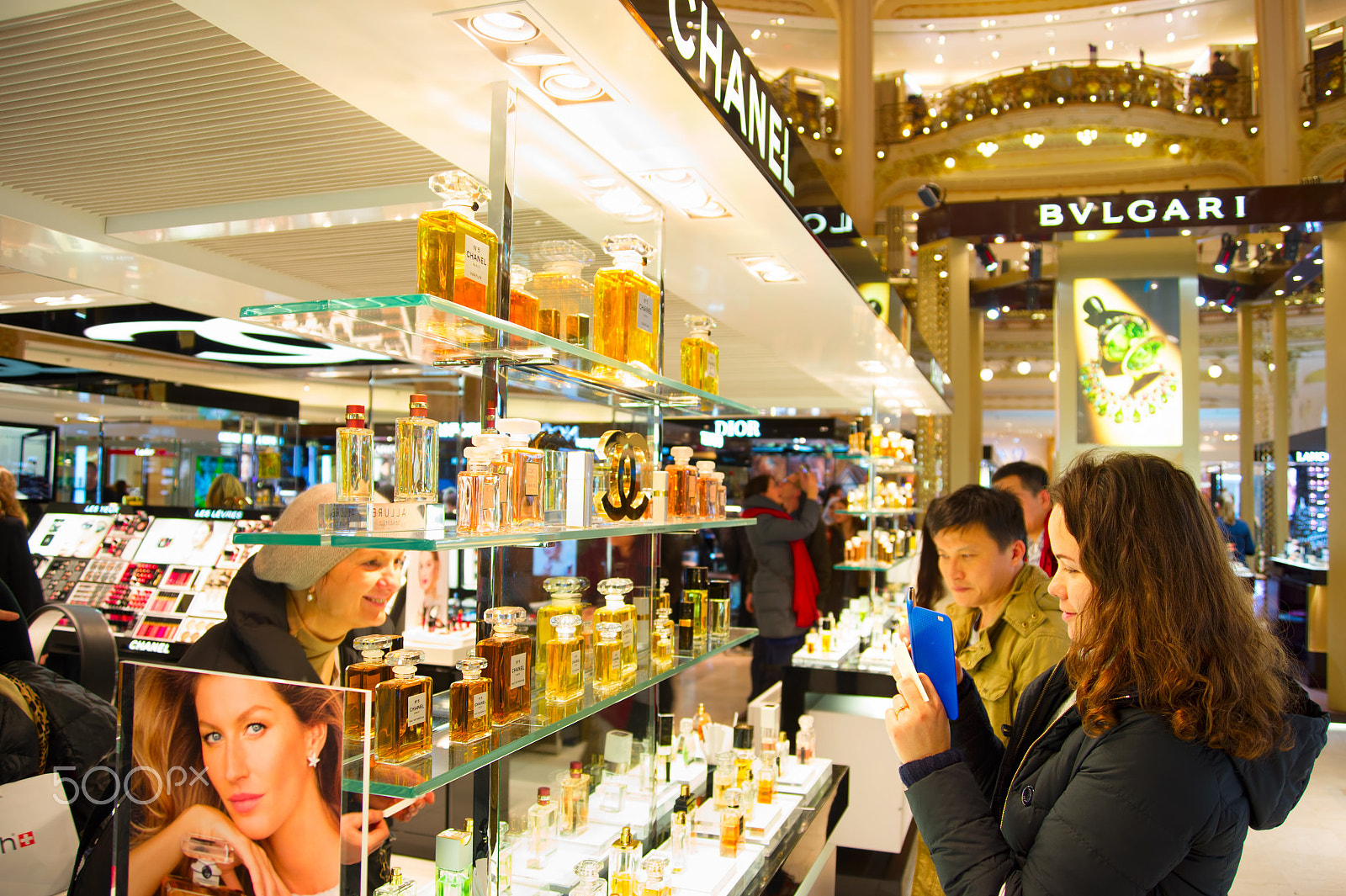AF Zoom-Nikkor 28-80mm f/3.3-5.6G sample photo. Famous shopping mall, paris photography