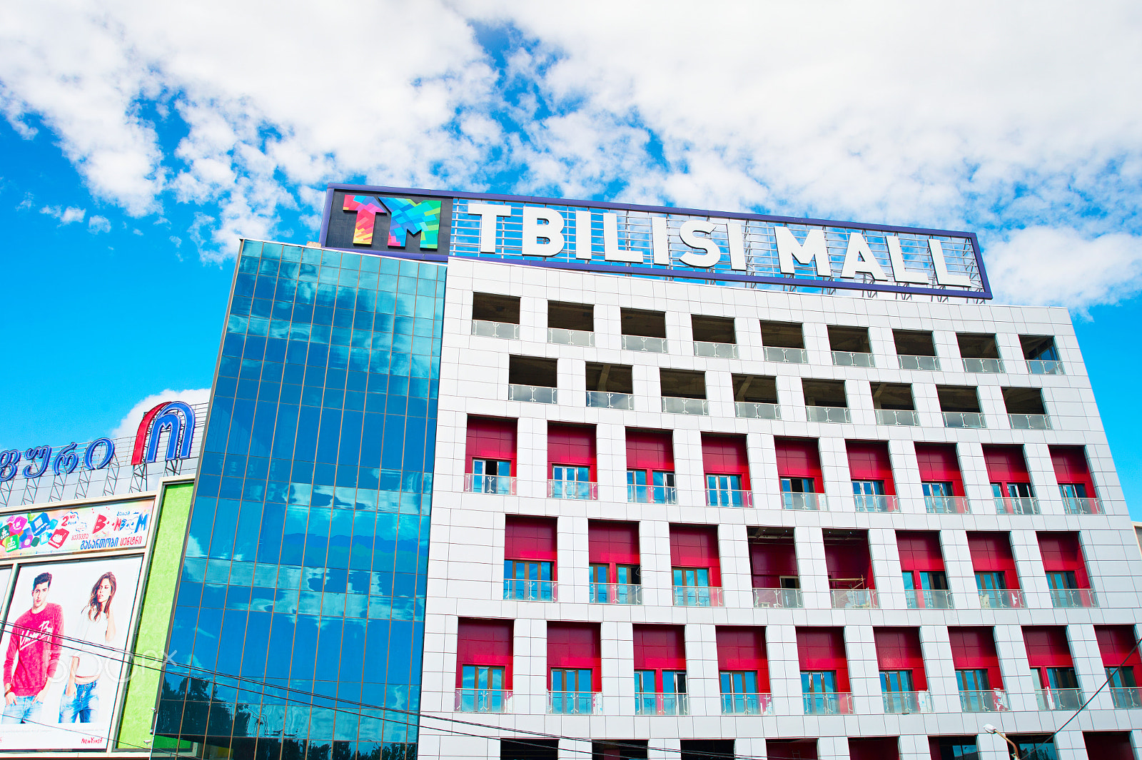 AF Zoom-Nikkor 28-80mm f/3.3-5.6G sample photo. Tbilisi mall exterior photography