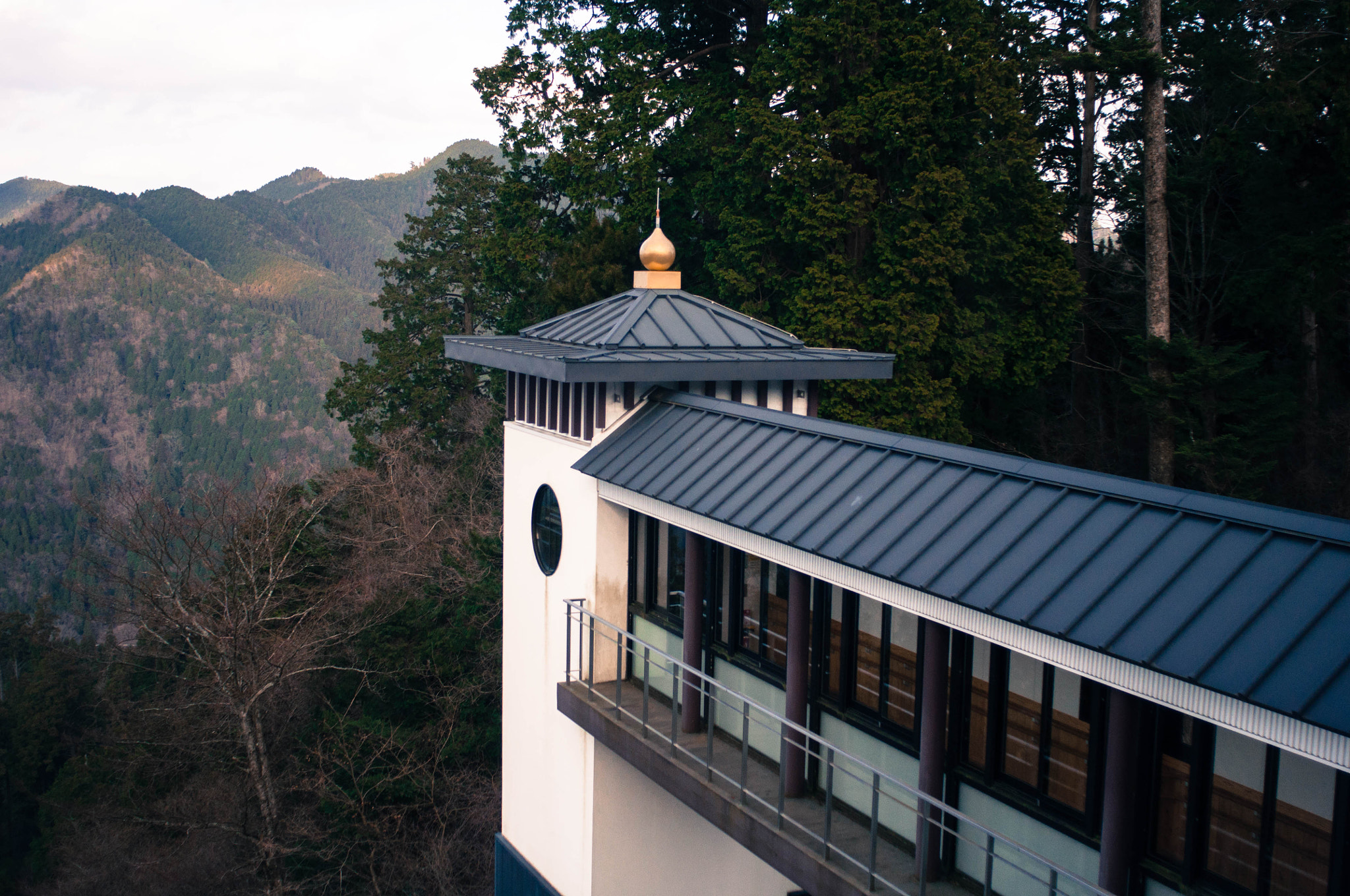 Nikon D90 + AF Nikkor 28mm f/2.8 sample photo. Koyasan station photography