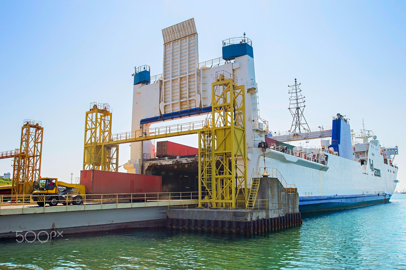 AF Zoom-Nikkor 28-80mm f/3.3-5.6G sample photo. Cargo ship unloading photography