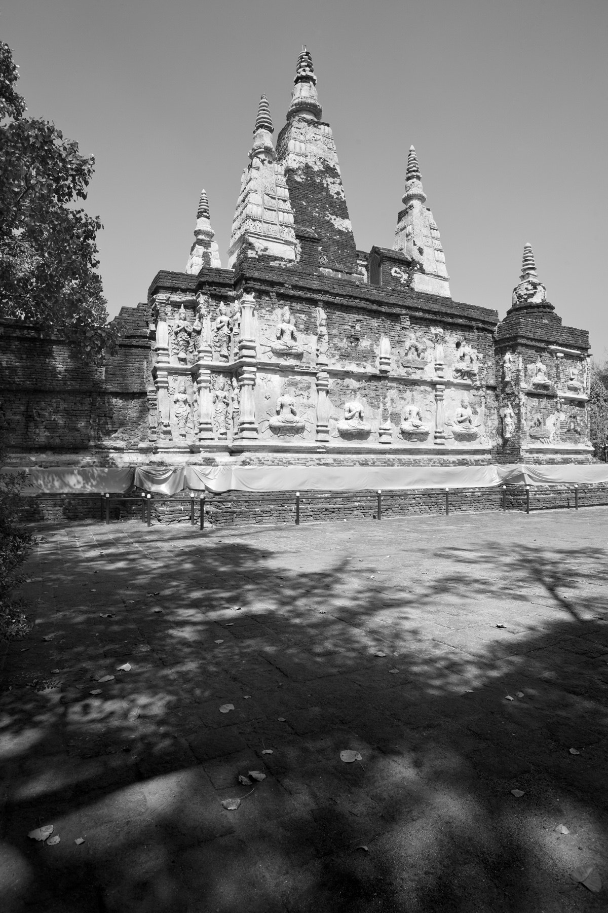 Canon EF 20-35mm F3.5-4.5 USM sample photo. Wat jed yod photography