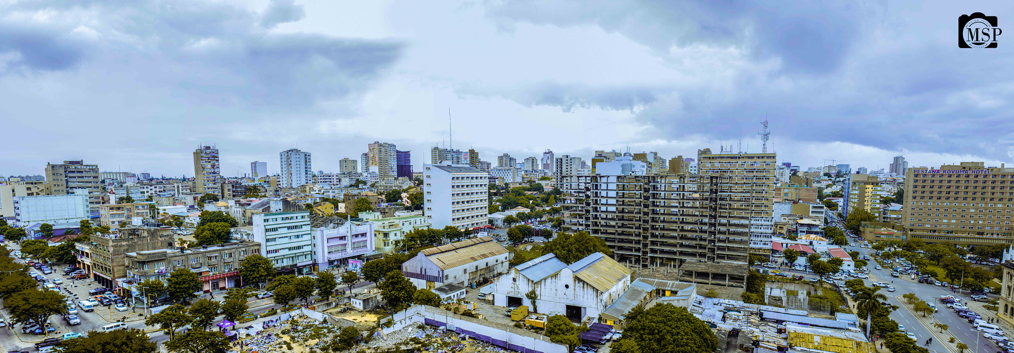 Canon EOS 550D (EOS Rebel T2i / EOS Kiss X4) + Canon EF 35mm F2 sample photo. Moz city panorama finale photography