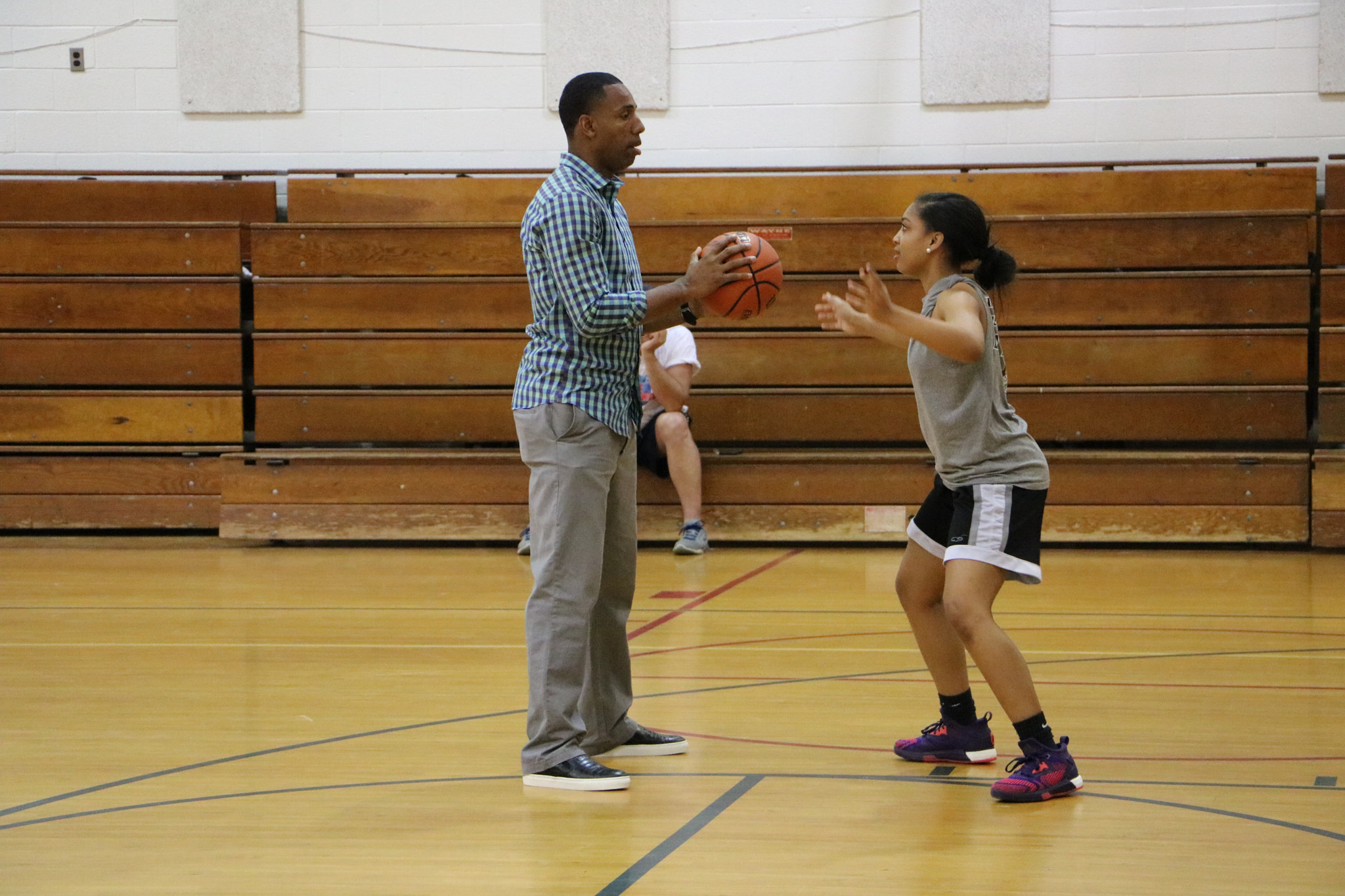 Canon EF-S 18-135mm F3.5-5.6 IS STM sample photo. Shawn farmer basketball photography