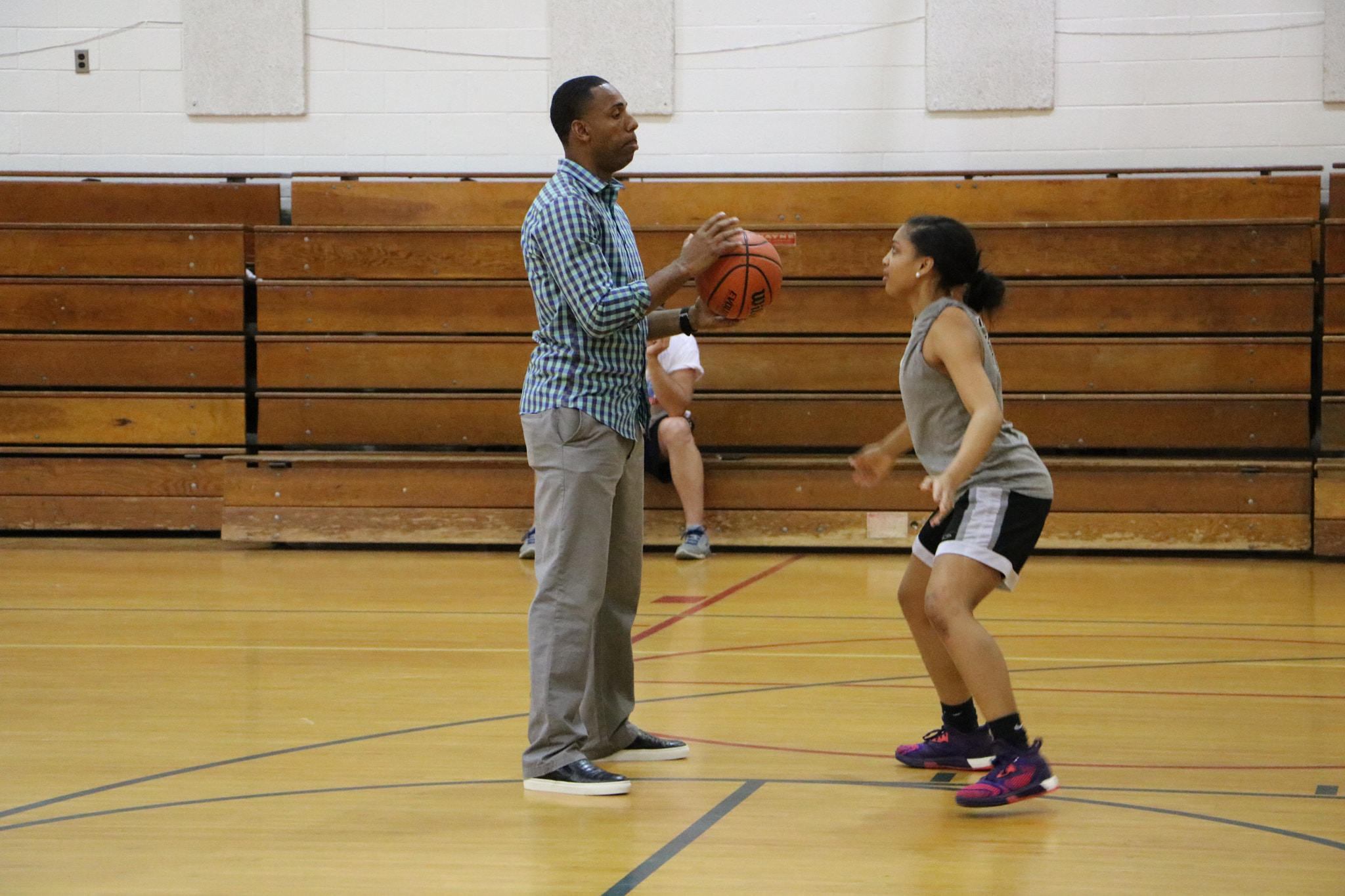 Canon EF-S 18-135mm F3.5-5.6 IS STM sample photo. Shawn farmer basketball photography