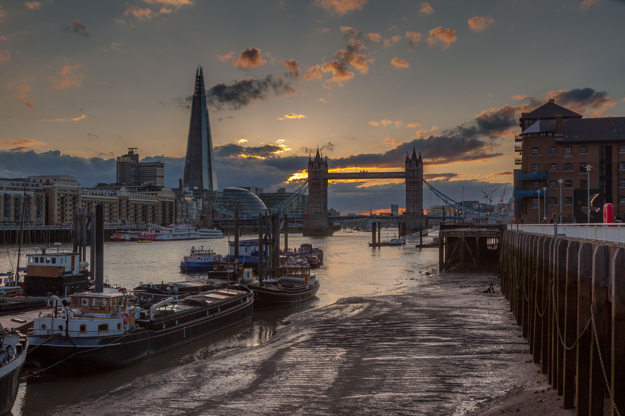 Canon EOS 500D (EOS Rebel T1i / EOS Kiss X3) sample photo. Sunset on the thames photography