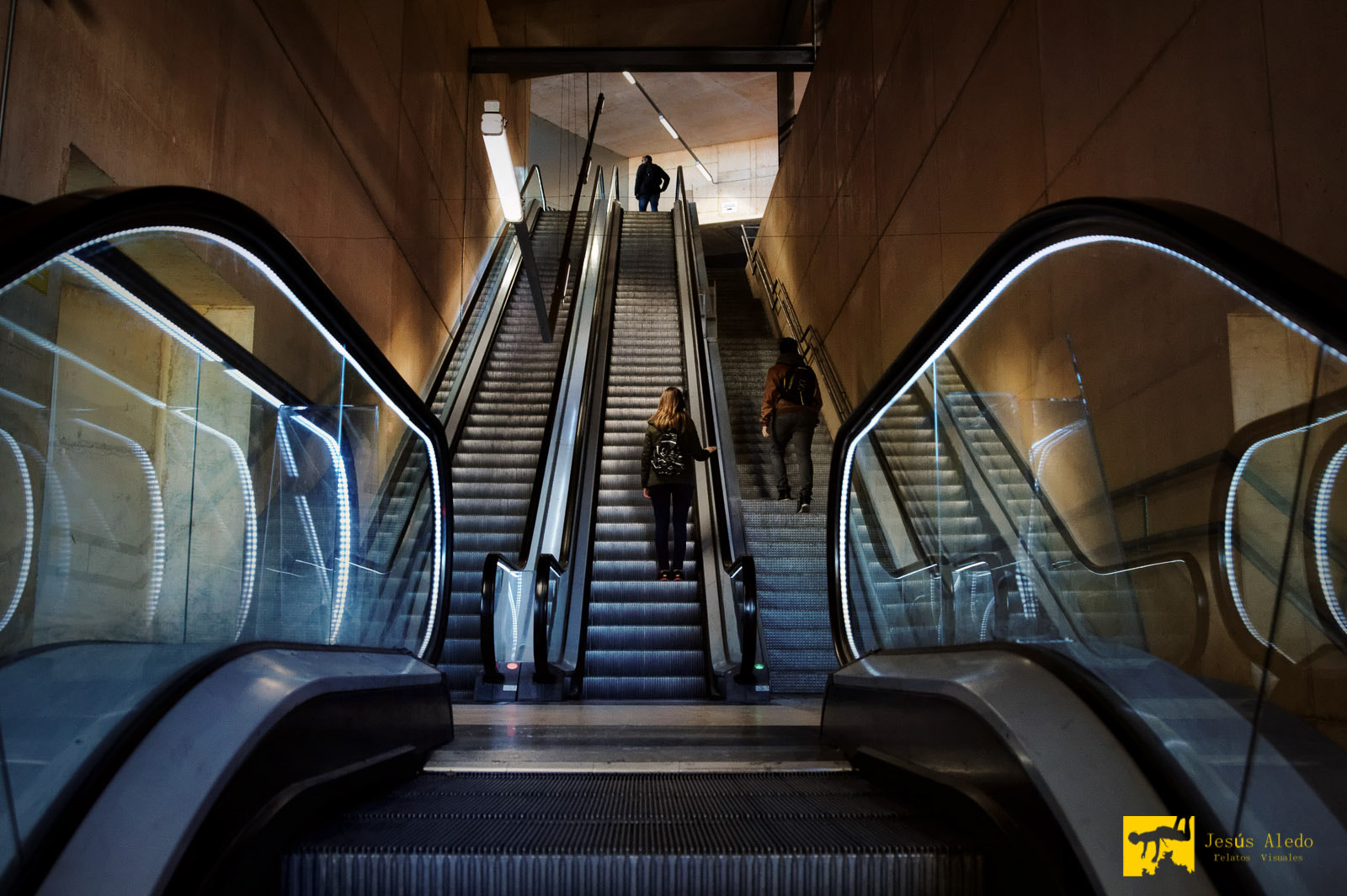 AF Zoom-Nikkor 28-80mm f/3.3-5.6G sample photo. "inner way" photography