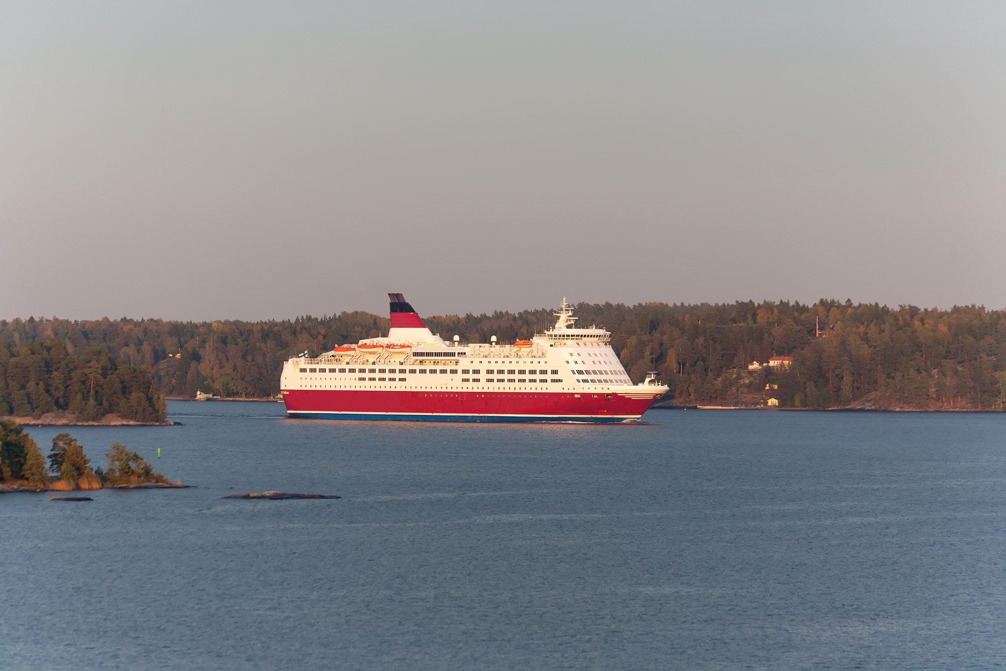 Canon EF 70-300mm F4-5.6 IS USM sample photo. Ferry in sweden islands photography