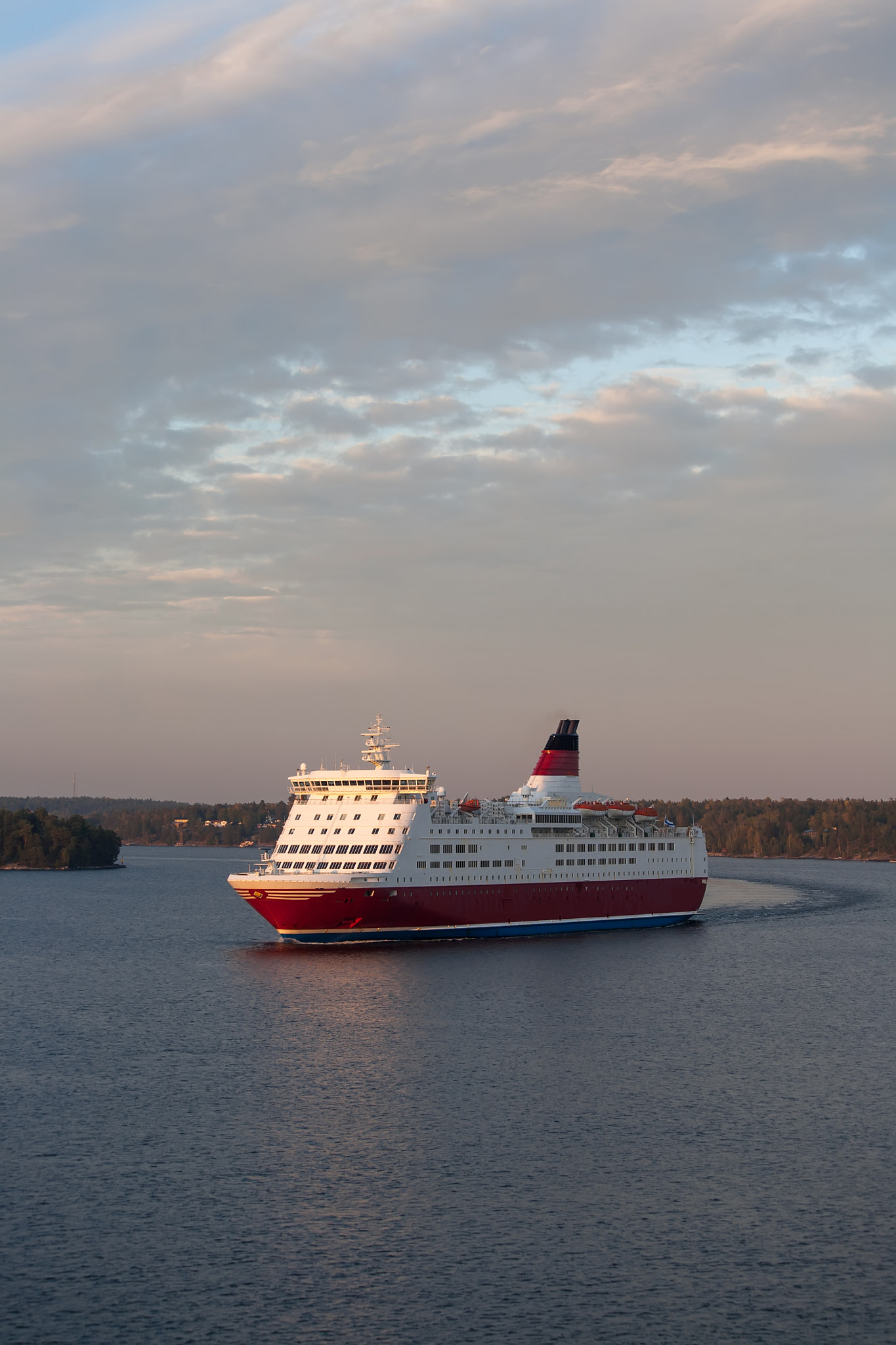 Canon EF 70-300mm F4-5.6 IS USM sample photo. Ferry in sweden islands photography