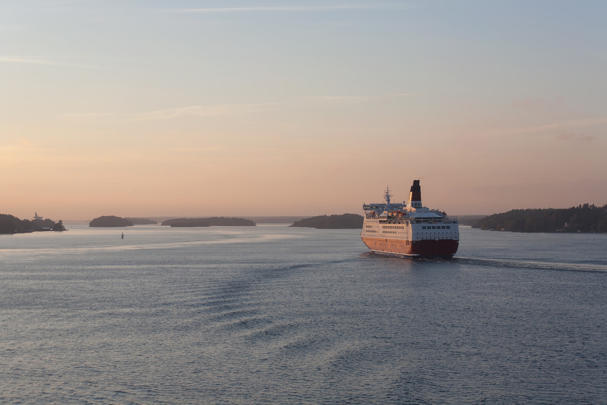 Canon EF 70-300mm F4-5.6 IS USM sample photo. Ferry in sweden islands photography