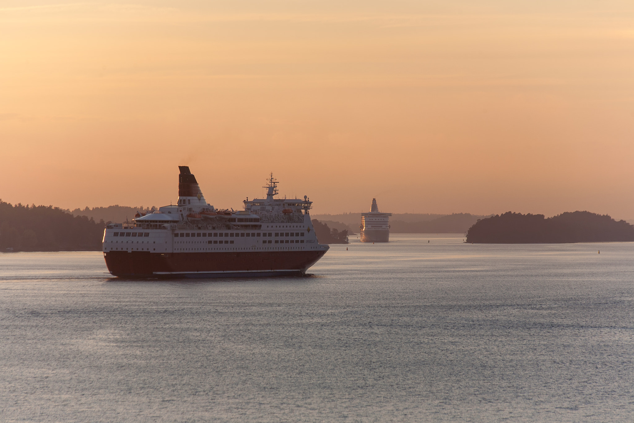 Canon EOS 5D + Canon EF 70-300mm F4-5.6 IS USM sample photo. Ferry in sweden islands photography