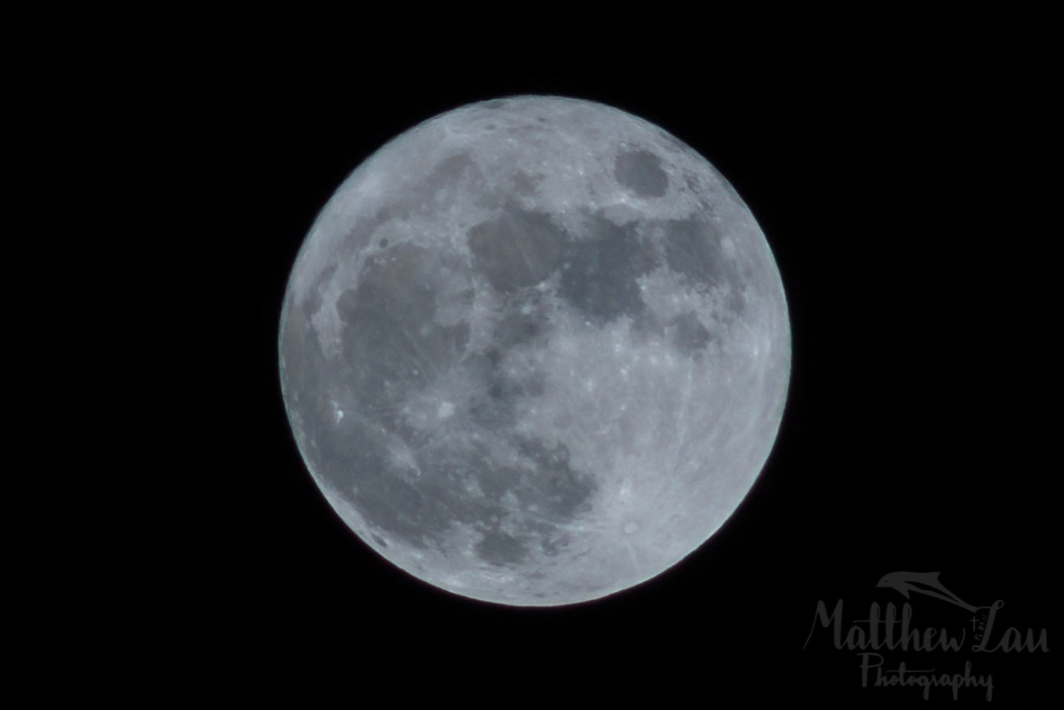 Sony 75-300mm F4.5-5.6 sample photo. Moon photography