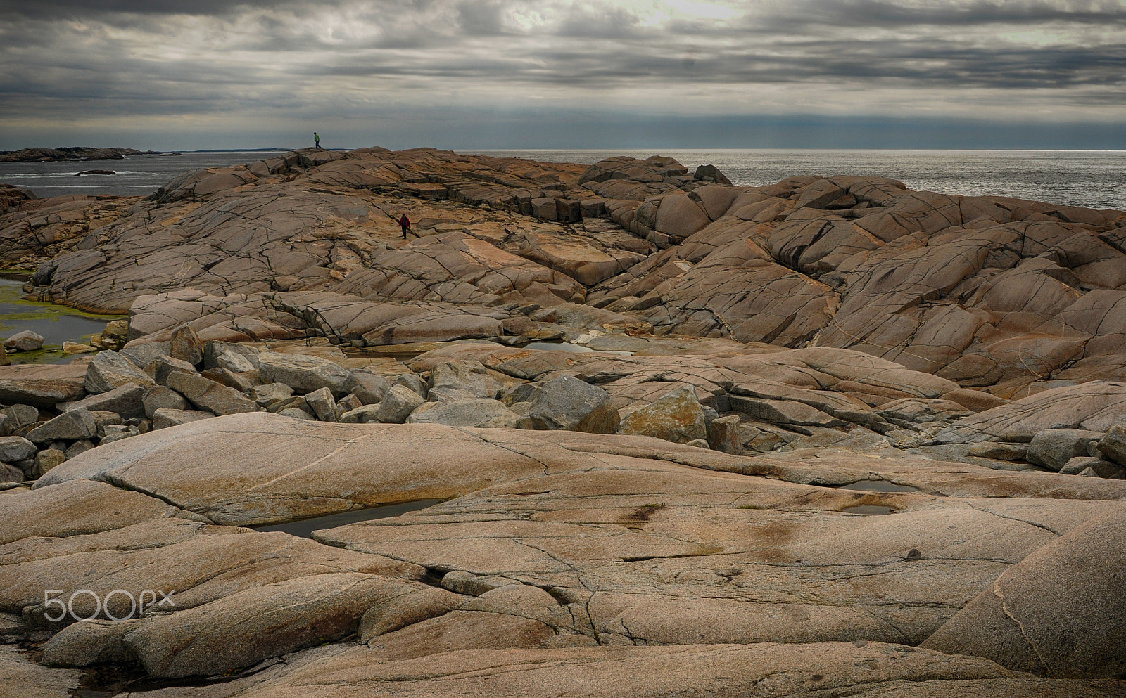 Nikon D300S + Nikon AF Nikkor 24mm F2.8D sample photo. Sea rocks photography