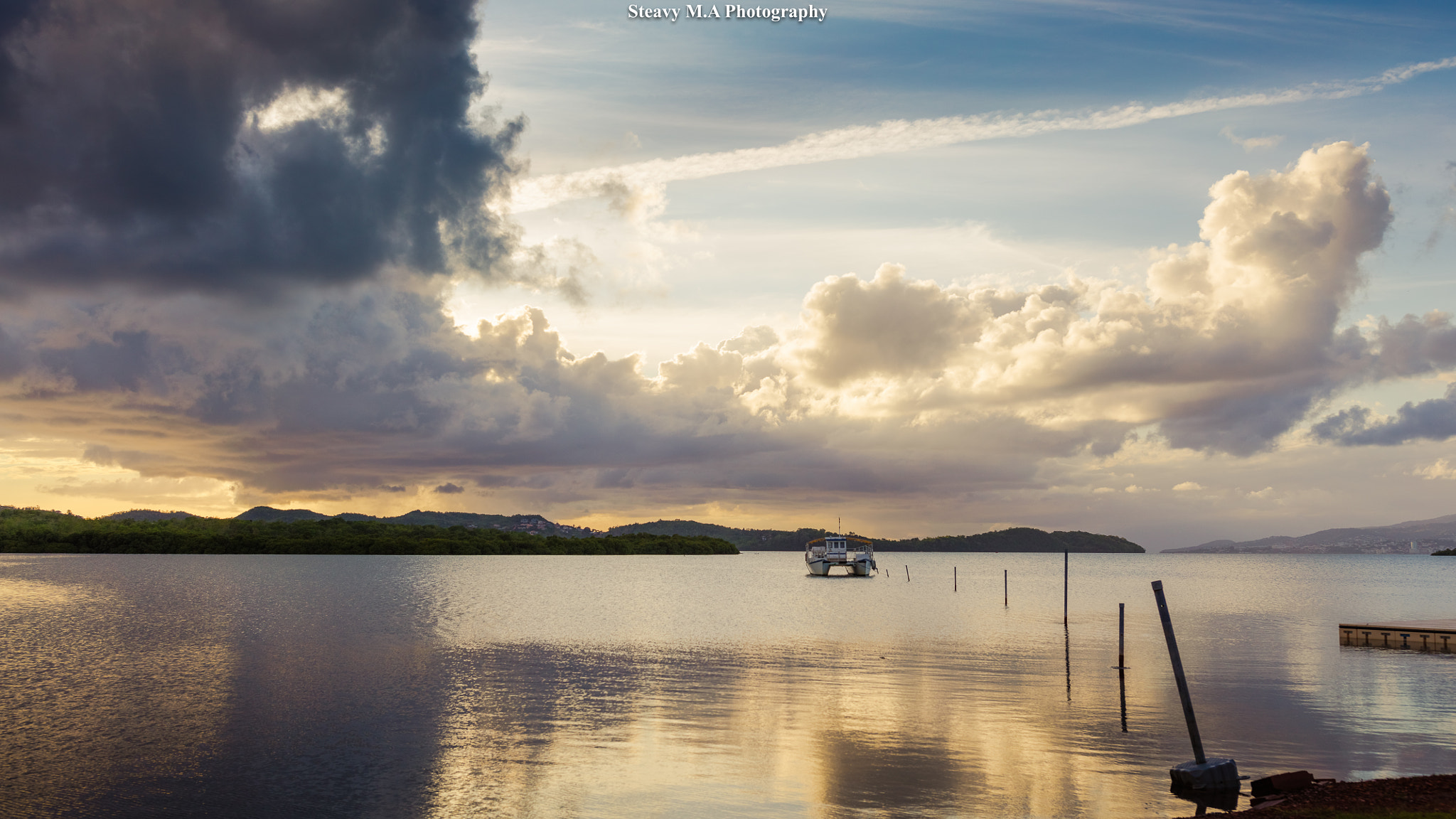 Canon EF 35mm F1.4L II USM sample photo. Cloudy reflections photography