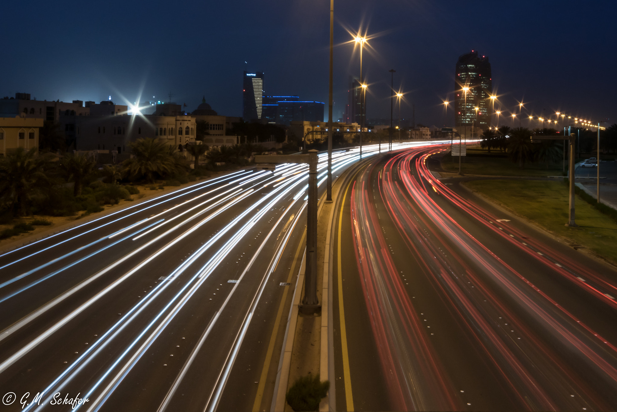 Sigma 10-20mm F4-5.6 EX DC HSM sample photo. Traffic passing by photography